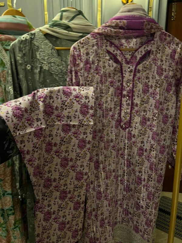 Lawn Embroidered And Lacework Stitched 3 Pieces Chiffon Printed Dupattta Printed Trousers