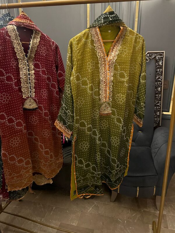 Chiffon Chunri With Indian Laces And Handwork Bunches - Image 3